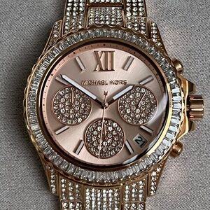 Michael Kors Women’s Everest Quartz Crystal Rose Gold Dial Watch
Case Size:36mm